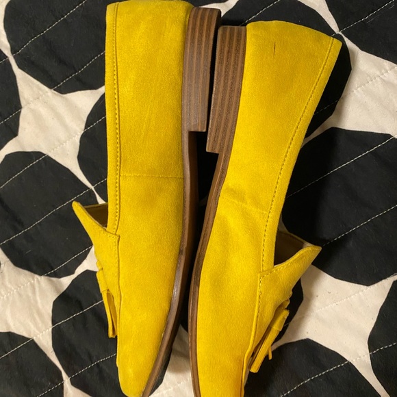 Gold faux suede tasseled loafers - Picture 4 of 6